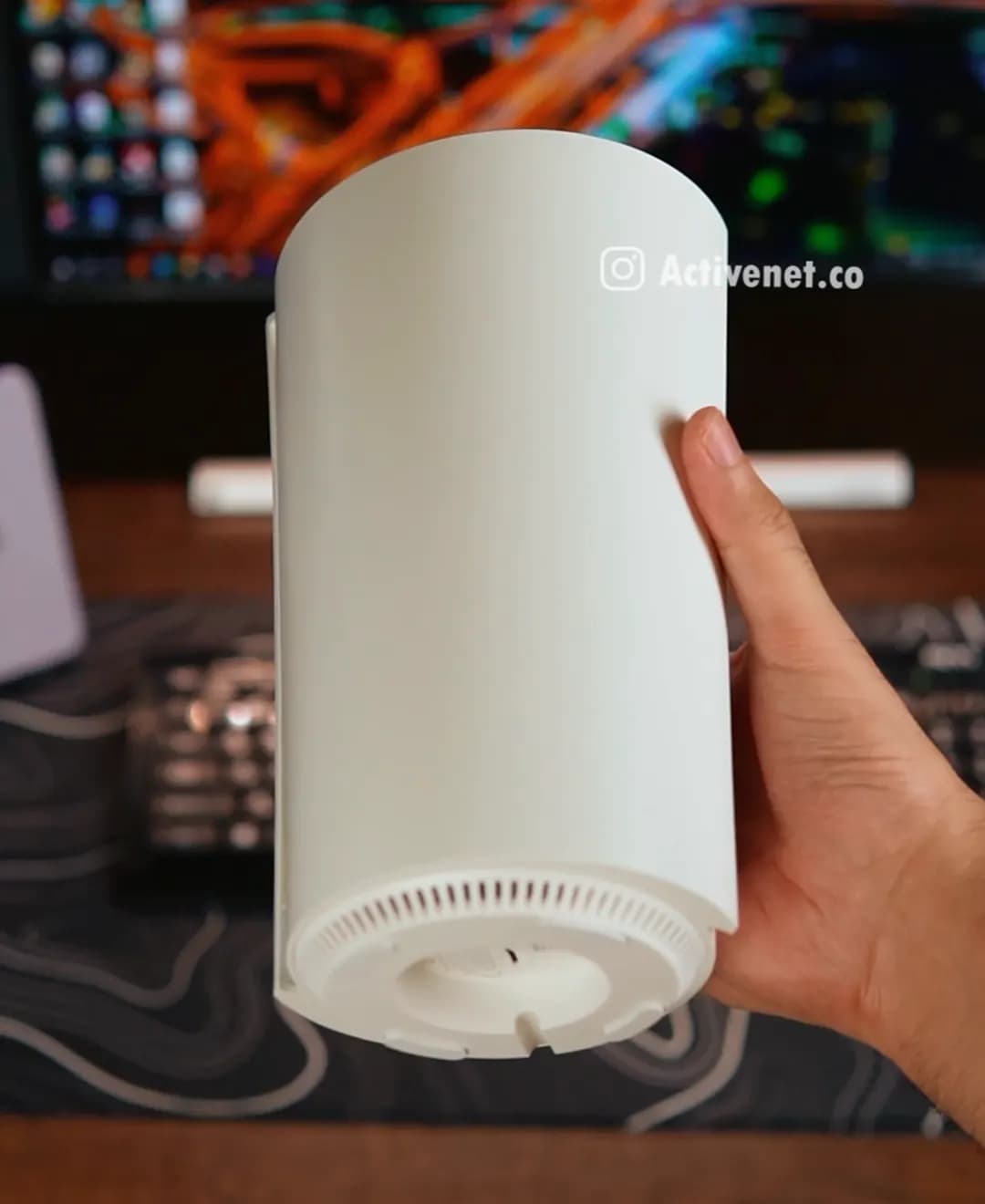 مودم TP-Link Deco X50-5G — در دست از بالا